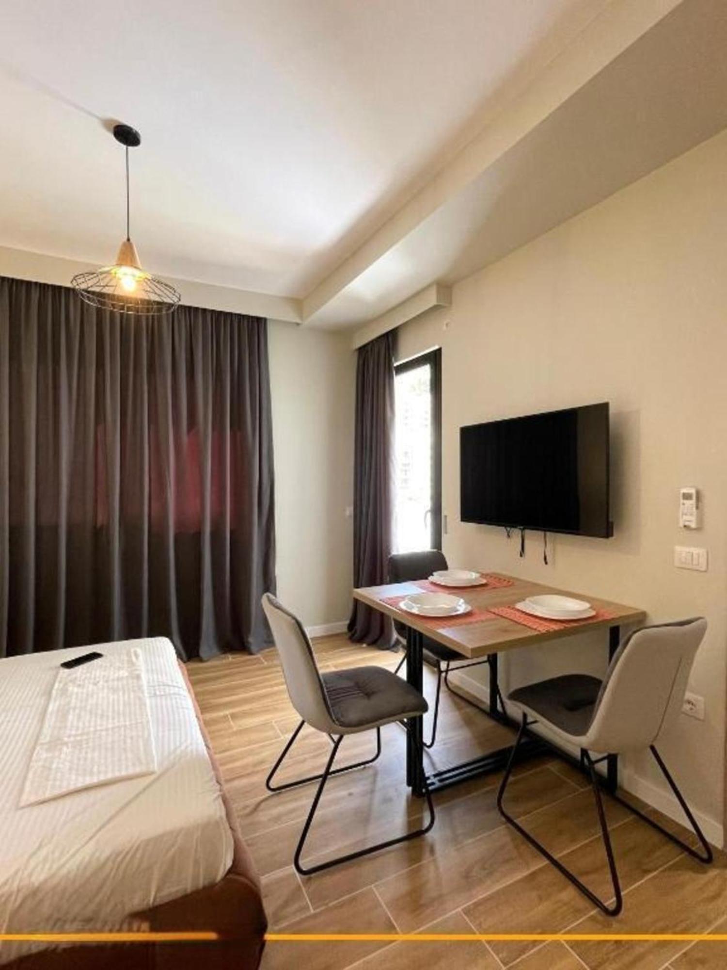 Flori Apartments Sarandë Exteriör bild