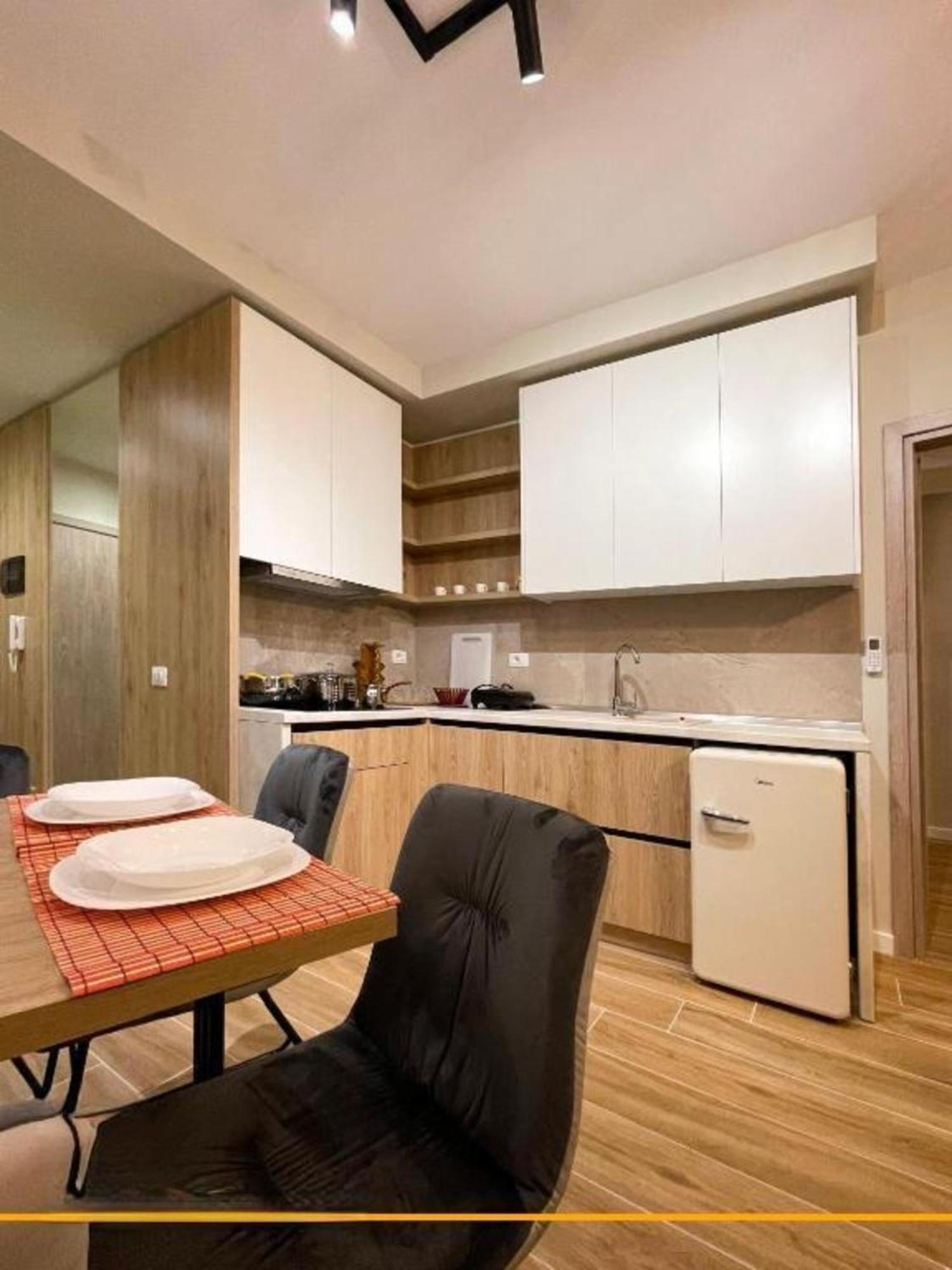 Flori Apartments Sarandë Exteriör bild