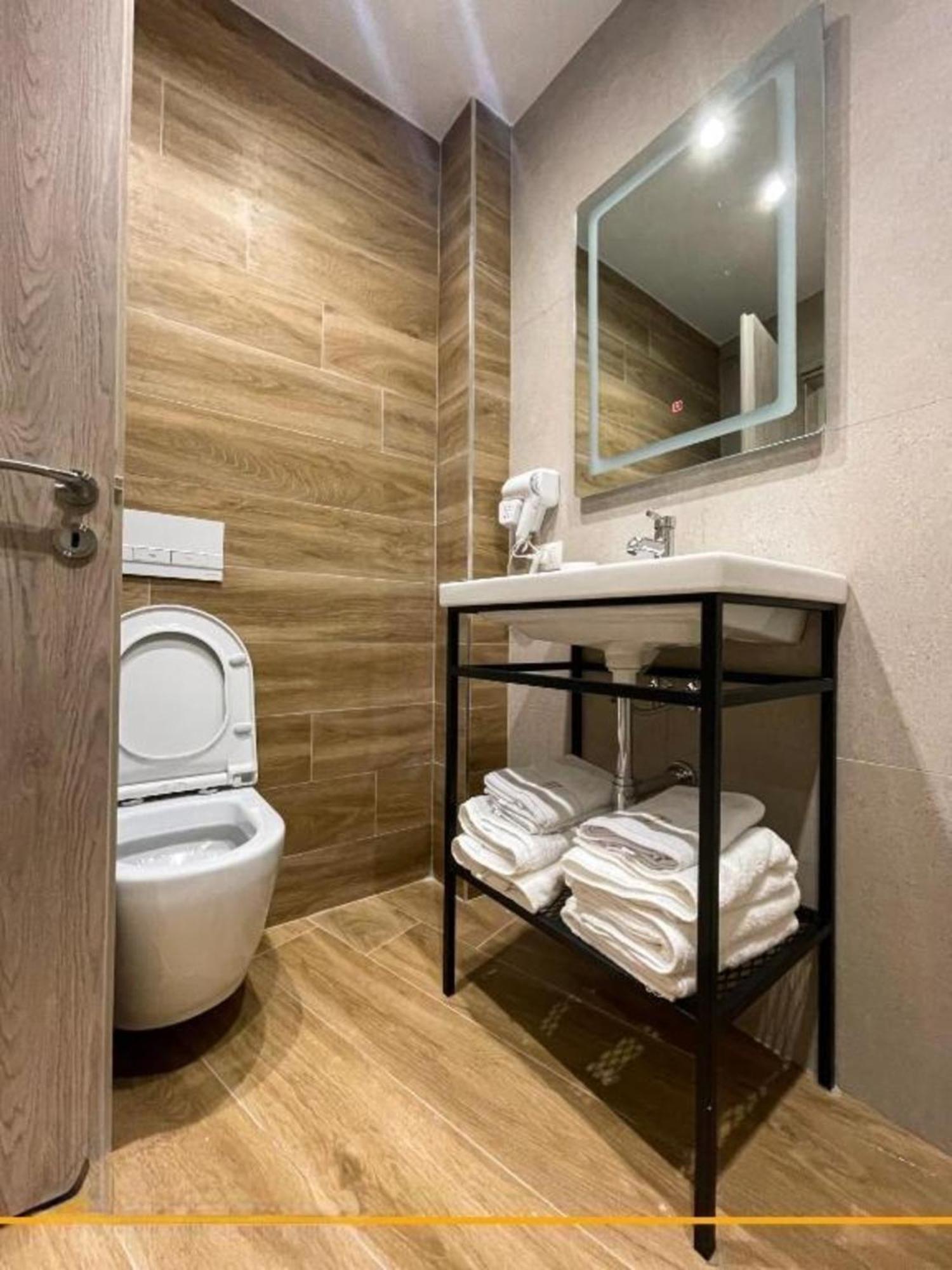 Flori Apartments Sarandë Rum bild